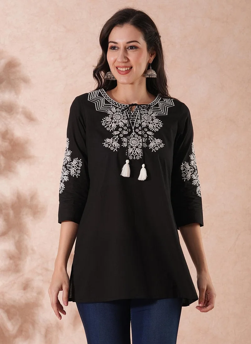 globus Globus Women Monochrome Round Neck Tunic